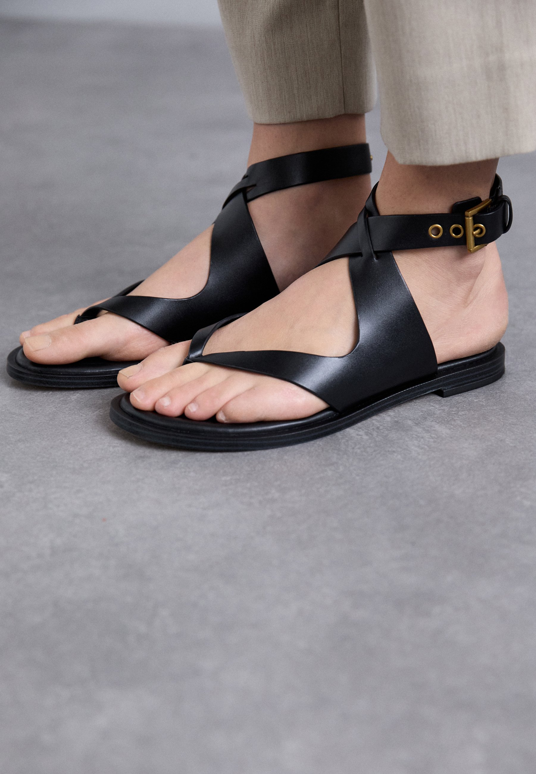 michael kors toe loop sandals