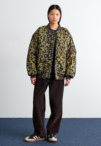 Alpha Industries MA-1 CAMO - Bombejakke - olive