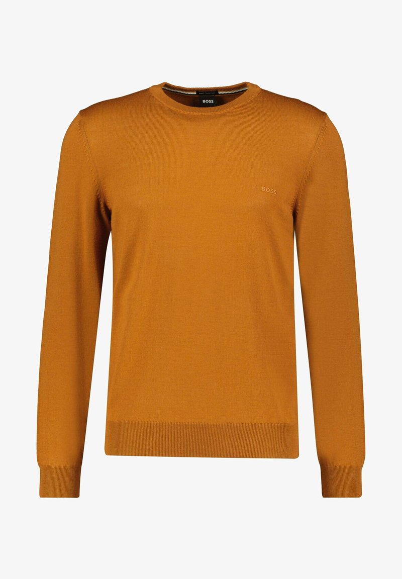 Pull à col rond à manches longues pour homme en orange brûlé avec poignets et ourlet côtelés, arborant un logo "BOSS" discret sur la poitrine et une étiquette sur le col.