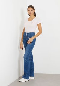 Guess TRIANGLE  - Basic T-shirt - hellrose
