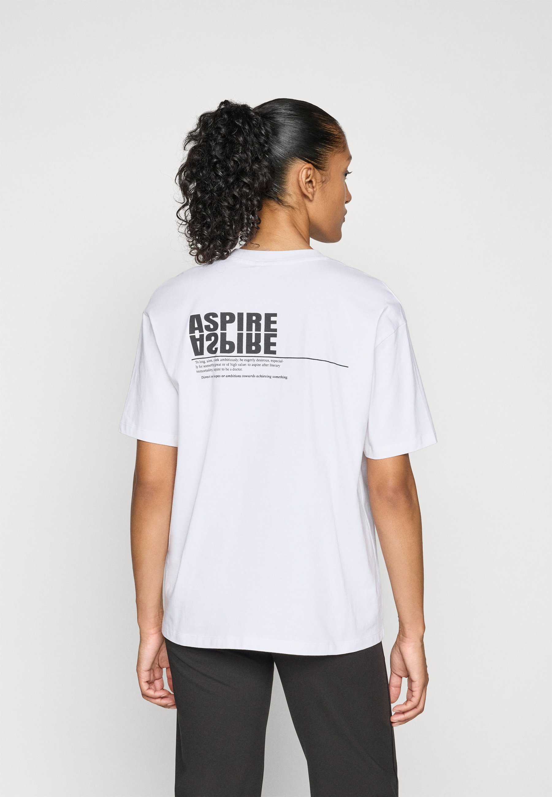 ONLY Play ONPAUBREE LIFE ON SS BAT TEE NOOS - T-shirt basic - sun kissed coral/corallo