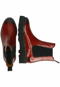 Stivaletti alla caviglia in pelle rossa con pannelli laterali elastici, suole in gomma nera e una linguetta sul retro per una facile calzata. Texture liscia e design elegante.
