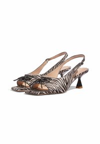 Slingback con stampa zebra in bianco e nero, con punta aperta, dettaglio a fiocco sulla parte frontale e tacco nero affusolato per un'altezza extra.
