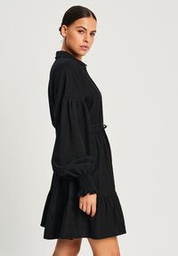 THE FATED KORA - Abito a camicia - black
