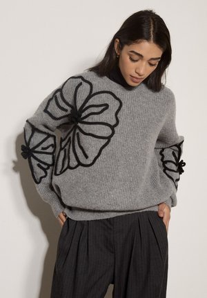 Apricot, FLORAL CORNELLI EMBROIDERED JUMPER - Pullover - grey