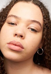 Unleashia PRETTY EASY GLITTER STICK - Glitter - nudy morn