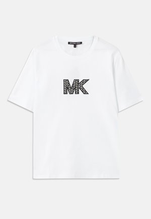 Valge puuvillane T-särk lühikeste varrukatega ja ümarate kaelustega. Ees on musta mustriga "MK" logo.