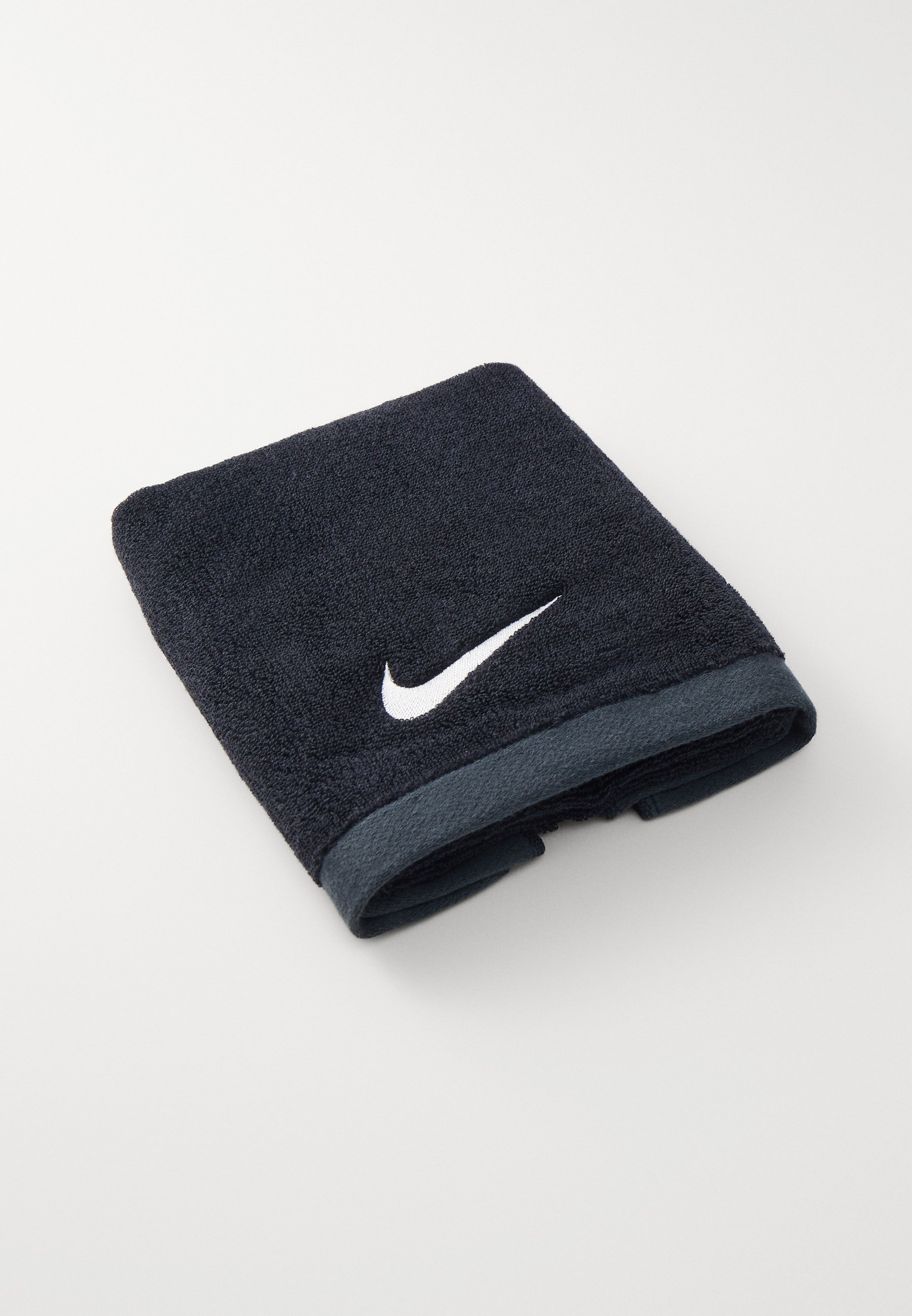 nike fundamental towel
