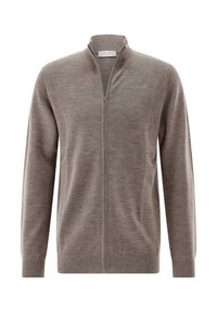 Hellbraune Full-Zip-Strickjacke mit gerippten Bündchen und Saum, Stehkragen, auf weißem Hintergrund präsentiert.