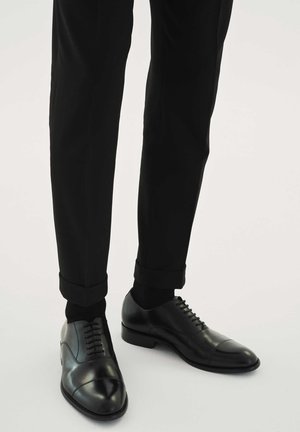 Kazar CADO - Šņorkurpes - black