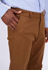 Mise au Green Chino - brown