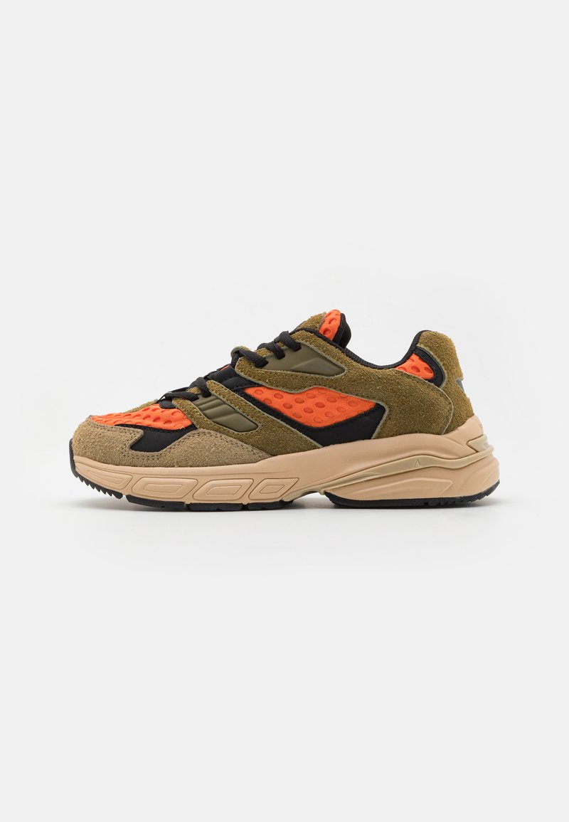 ARKK Copenhagen GRAVITY UNISEX - Sportbačiai - bright orange/army