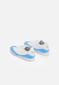 adidas Performance F50 FREESTYLE 24 MESSI - Botines de fútbol sala - white/gold/blue burst
