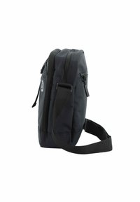 Bolso cruzado negro hecho de material duradero, con textura suave, cierre de cremallera y una correa ajustable para un transporte cómodo.