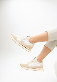 LOLA CASADEMUNT Tenisice - off white