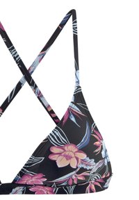 Zwarte bikini top met een bloemenprint met roze en blauwe bloemen. Dunne kruisbanden en een gladde textuur. Driehoekige cups.