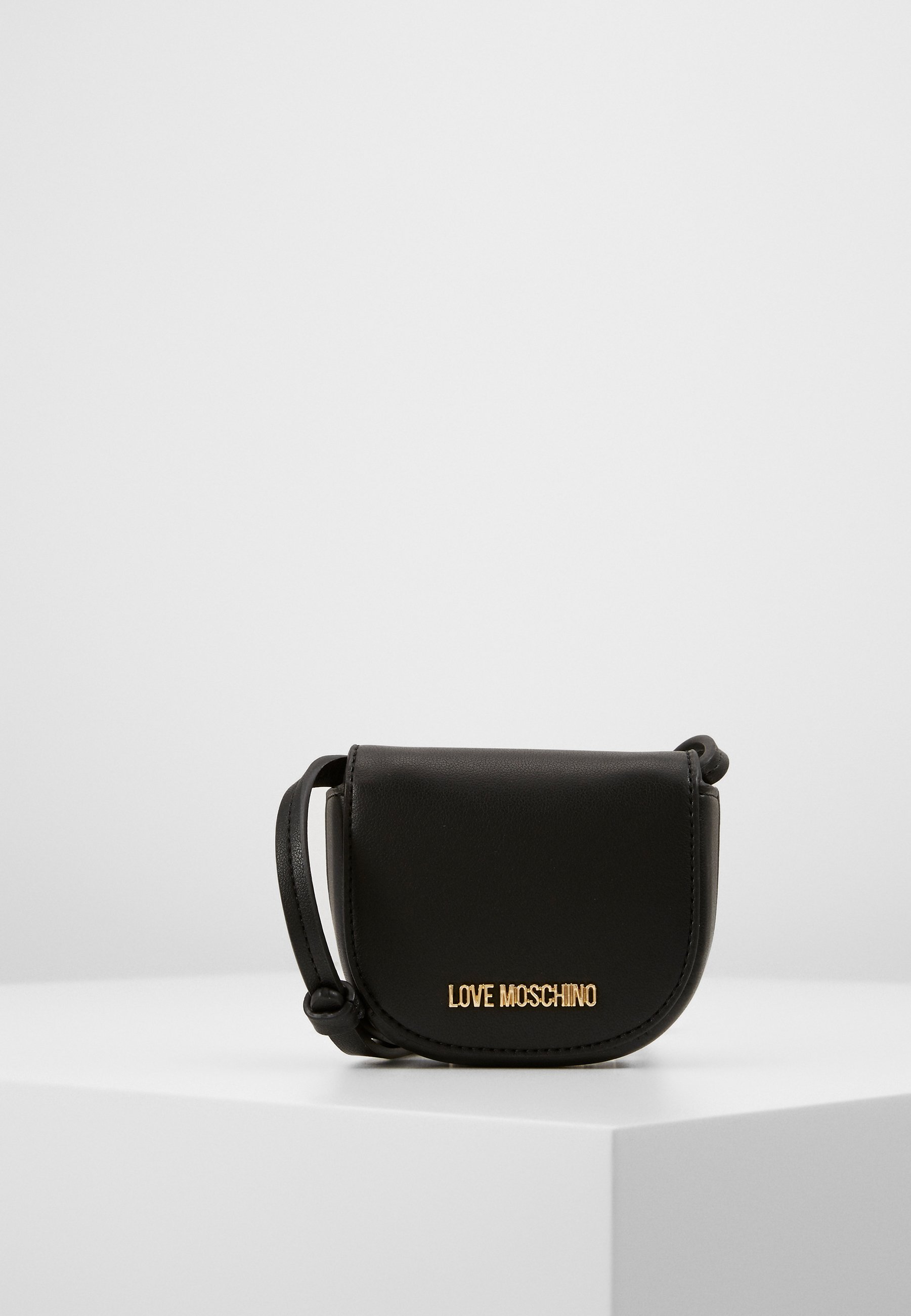 Love Moschino Väskor Dam online Hitta trendiga väskor hos Love Moschino Väskor Dam online Hitta trendiga väskor hos