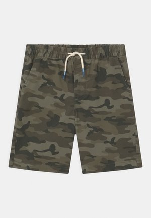 Shorts camouflage dans des nuances de vert et de marron, dotés d'une taille élastique avec un cordon de serrage et deux poches latérales. Texture de tissu lisse.