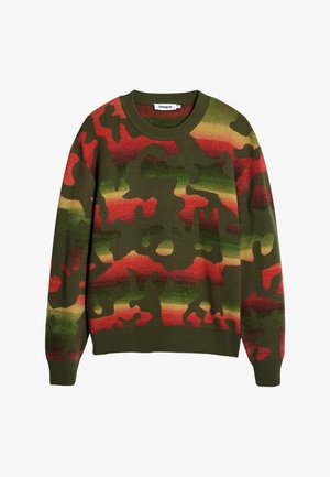 Zeleni pleteni pulover s uzorkom vojne kamuflaže, s crvenim i žutim naglascima. Klasični okrugli izrez i rebrasti manžete i donji rub.