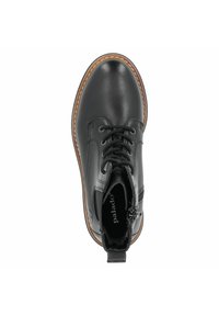 Stivale alla caviglia in pelle nera con lacci, punta arrotondata e cuciture in contrasto color tan. Presenta una zip laterale per facilitare l'indossamento e una parte superiore testurizzata.