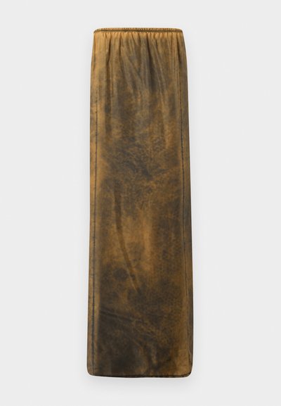 Barna, hosszú szoknya sima textúrával és finom márványos mintázattal. Rugalmas derékpánt a tetején; látható záródás nélkül.