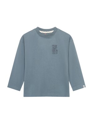 Blauw kinderhemd met lange mouwen en ronde hals en kleine zwarte tekst "THE NEW KIDS CLUB" op de linkerborst.