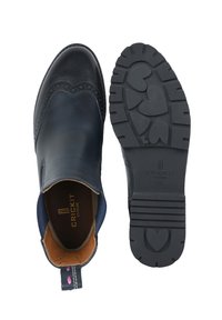 Granatowe skórzane botki za kostkę z detalami w stylu brogue, tanowym wnętrzem, pętlą do zakupu i serduszkowymi wzorami na czarnych gumowych podeszwach.