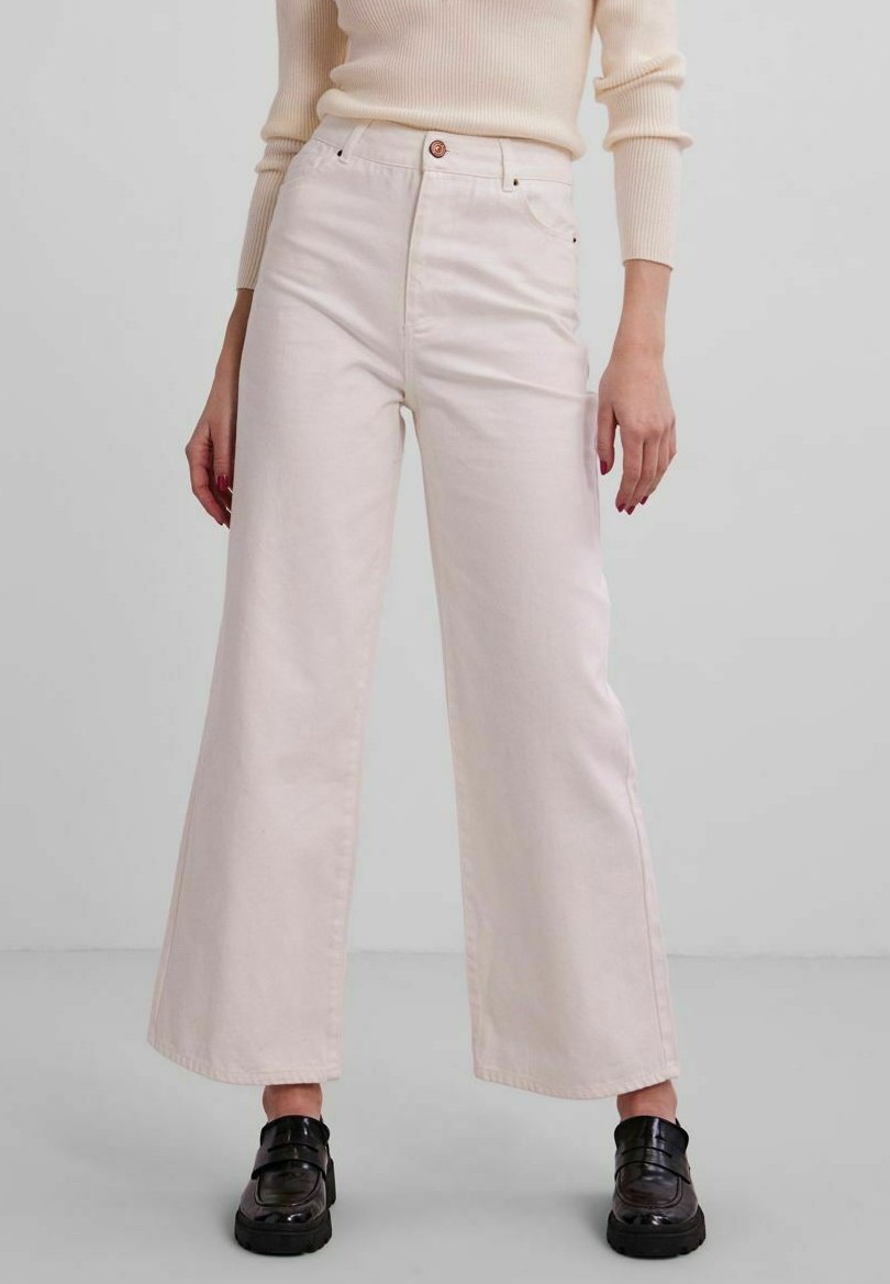Pieces PCELLI Vaqueros campana - bright white/blanco - Zalando.es