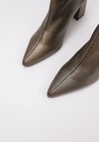Sandra Fontán BOLERO - Botines de tacón - metalic