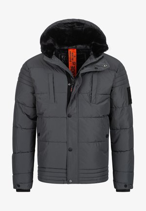 Giacca imbottita grigia con cappuccio, dotata di fodera in pelliccia sintetica, chiusura con zip, due tasche sul petto e una superficie texturizzata con cuciture orizzontali.