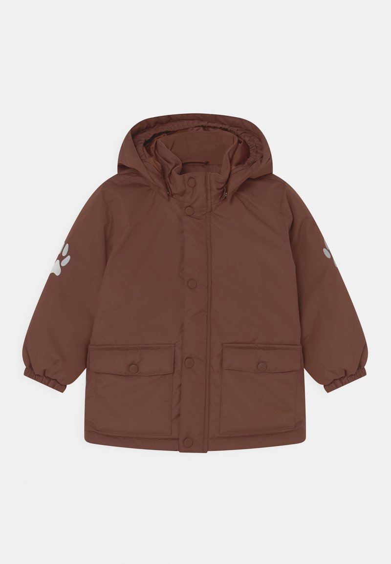 Braune gefütterte Jacke mit abnehmbarer Kapuze, elastischen Bündchen, zwei Fronttaschen und einem weißen Pfotenabdruck-Design auf dem linken Ärmel.