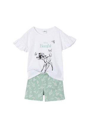 Weißes kurzärmeliges Oberteil mit Rüschenärmeln, das Bambi und Vögel zeigt, kombiniert mit grünen Shorts, die mit weißen botanischen Mustern verziert sind.