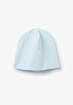Helleblaue Baumwollmütze mit weicher Textur, runder Form und geraffter Obernaht. Keine Muster oder Verzierungen vorhanden.
