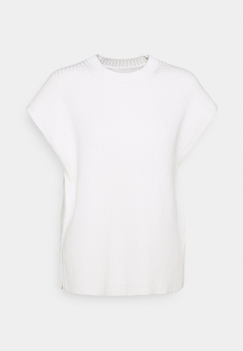 Pull blanc sans manches à côte, avec encolure ronde et fentes latérales, présenté sur un fond uni clair.