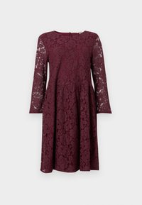 Rochie din dantelă burgundă cu mâneci lungi, decolteu rotund și fustă evazată. Model floral texturat pe întreaga suprafață. Detaliu cu închidere prin cheiță la spate.