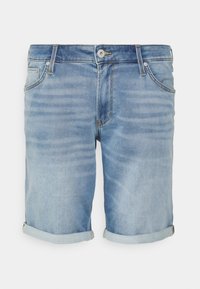 Svetle modré džíny šortky s ohrnutými manžetami, které mají pět kapes, zapínání na knoflík a jemné vybledlé vzory na látce.