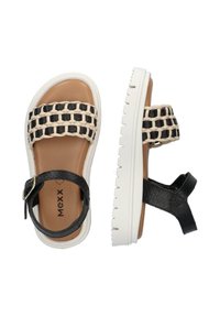 Zwarte en crèmekleurige geweven sandalen met een getextureerde band en verstelbare gesp, met een witte zool met geribbelde profielpatroon.