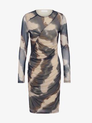 Robe à manches longues froncées avec un motif abstrait tie-dye gris, beige et noir et un col rond.