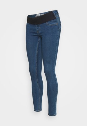 Blå slanke graviditetsjeans med elastisk sort taljebånd og lommer foran og bagpå, vist mod en hvid baggrund.