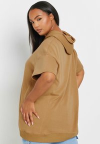 Yours Clothing SHORT SLEEVE - Printtipaita - brown