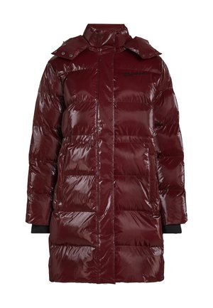 Giubbotto imbottito bordeaux con colletto alto, finitura lucida, design trapuntato e polsini in maglia nera. Comprende tasche laterali e bottoni a pressione.