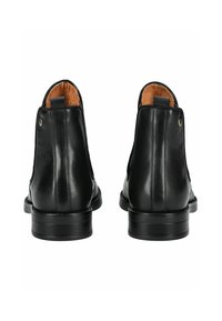 Bottines Chelsea en cuir noir avec une texture lisse, un petit talon empilé, et une doublure tan, présentant des panneaux latéraux élastiques et une languette.