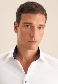 Seidensticker SLIM - Camicia elegante - white