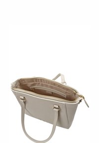 Borsa a tracolla in pelle grigio chiaro con finiture in oro, chiusura con zip e due manici. L'interno presenta tasche, inclusa una tasca con zip.