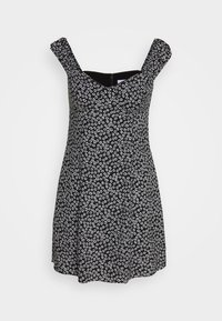 Černé šaty s bílým květinovým vzorem, vypasovaný korzet, krátké nafouknuté rukávy, rozšířená sukně, zipový uzávěr na zadní straně a hladká textura.