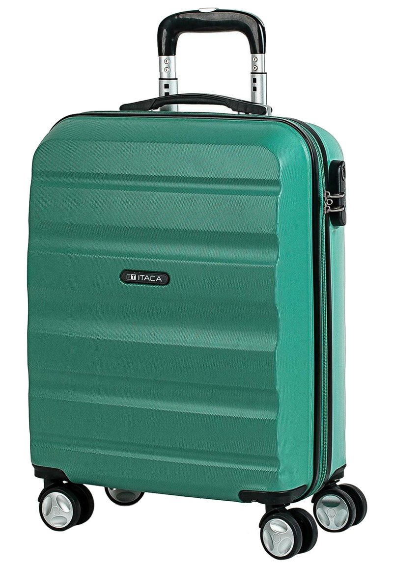 Maleta rígida verde con una superficie texturizada, ranuras verticales y un mango telescópico. Incluye cuatro ruedas giratorias y un cierre de cremallera.