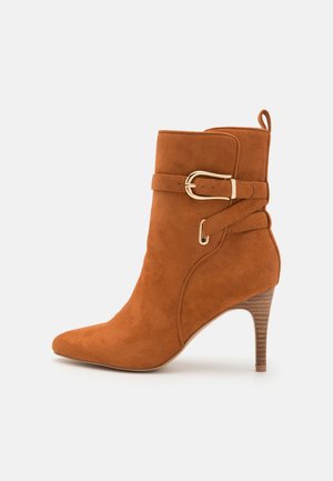 Bottines à talons hauts - cognac