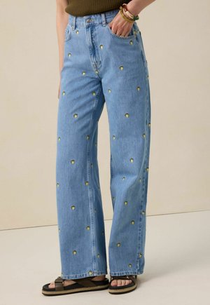 HIGH WAIST MIT ZITRONENSTICKEREI  - Relaxed fit jeans - blau