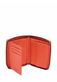 Rote Lederbrieftasche mit Reißverschluss, ausgestattet mit mehreren Kartenfächern und einer glatten Oberfläche. Das Innenfutter ist hell und bietet Platz für verschiedene Karten.