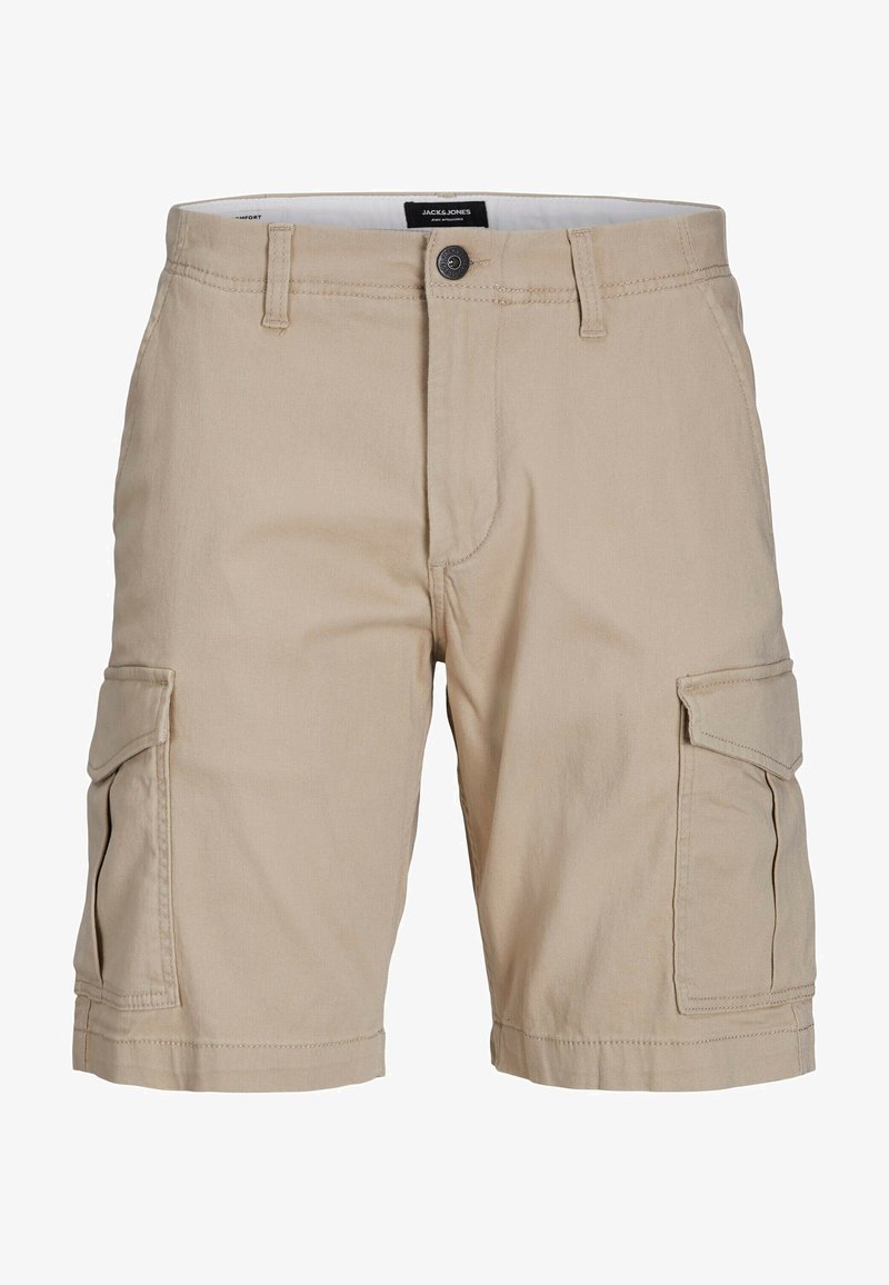 Shorts cargo beiges avec poches latérales à rabat, fermeture à bouton, passants de ceinture et longueur mi-cuisse, fabriqués en tissu coton.